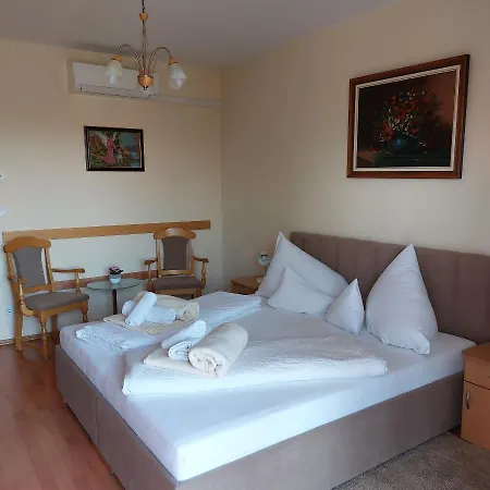 アパート Erika Apartmanhazak