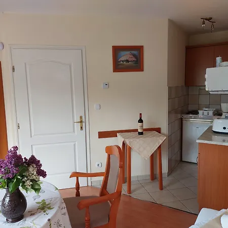 Erika Apartmanhazak *