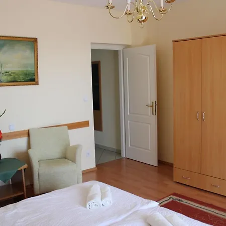 Erika Apartmanhazak Apartment Heviz