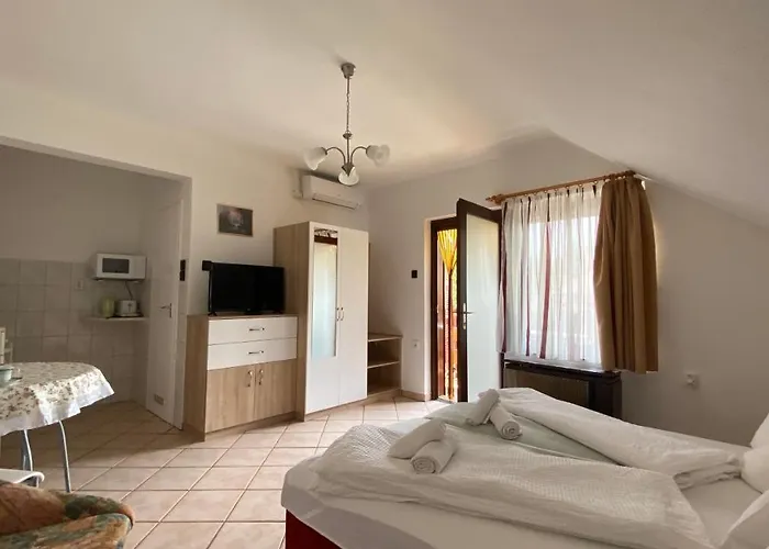 Erika Apartmanhazak Héviz