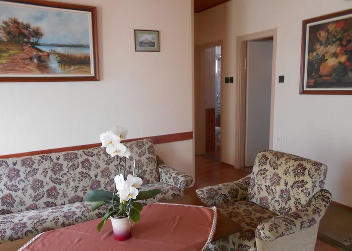 Erika Apartmanhazak *