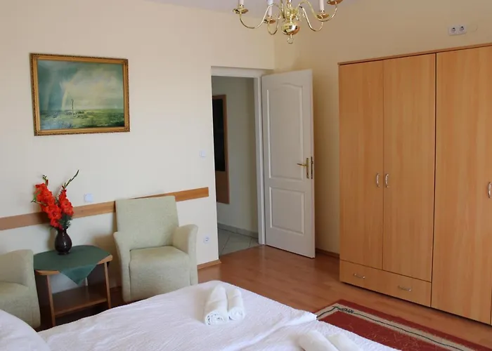 Erika Apartmanhazak Apartament Héviz